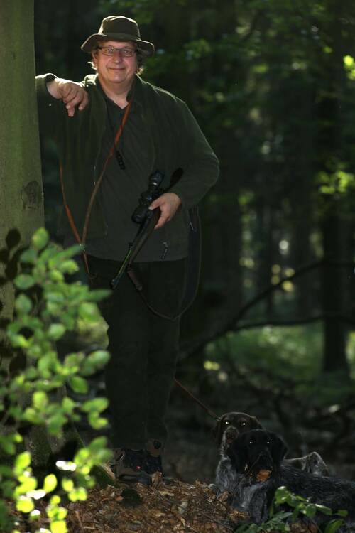 Freden gastgeber ludwig eichholz auf der jadg mit hunden