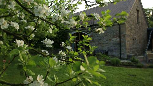 Csm erbgericht historische feldsteinscheune zum feiern im fruehlingsgarten 74677a792f